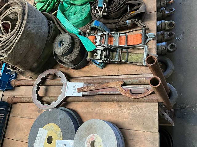 Diverse onderdelen, gereedschappen en accessoires - afbeelding 1 van  5