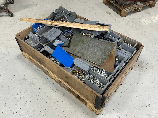 Diverse onderdelen, gereedschappen en accessoires - afbeelding 1 van  3
