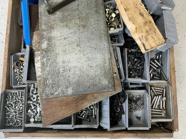 Diverse onderdelen, gereedschappen en accessoires - afbeelding 2 van  3