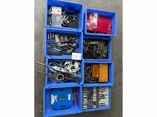 Diverse onderdelen, gereedschappen en accessoires - afbeelding 1 van  10