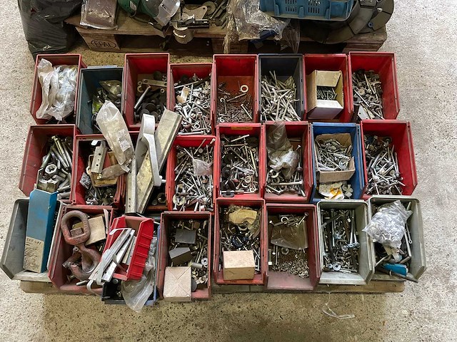 Diverse onderdelen, gereedschappen en accessoires - afbeelding 2 van  16