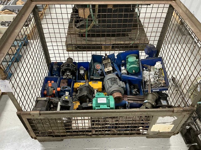 Diverse onderdelen, gereedschappen en accessoires - afbeelding 1 van  4