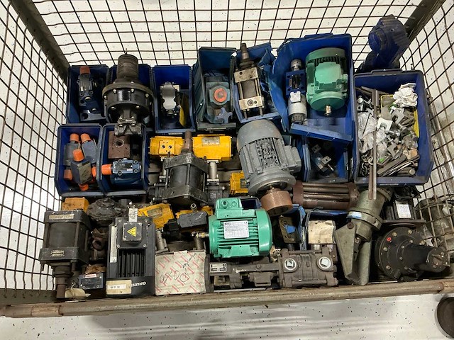 Diverse onderdelen, gereedschappen en accessoires - afbeelding 2 van  4