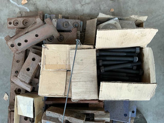Diverse onderdelen, gereedschappen en accessoires - afbeelding 1 van  1