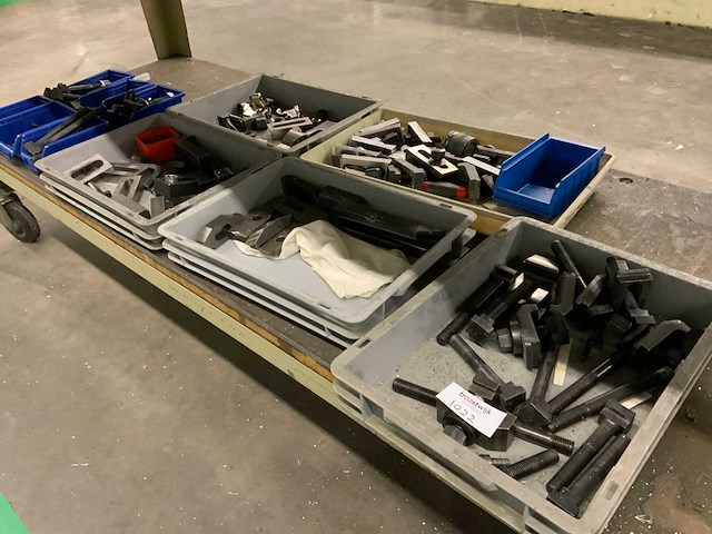 Diverse onderdelen, gereedschappen en accessoires - afbeelding 1 van  8