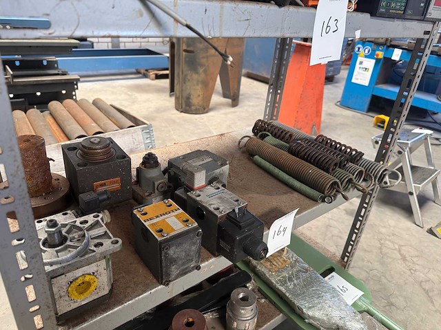 Diverse onderdelen, gereedschappen en accessoires - afbeelding 1 van  2