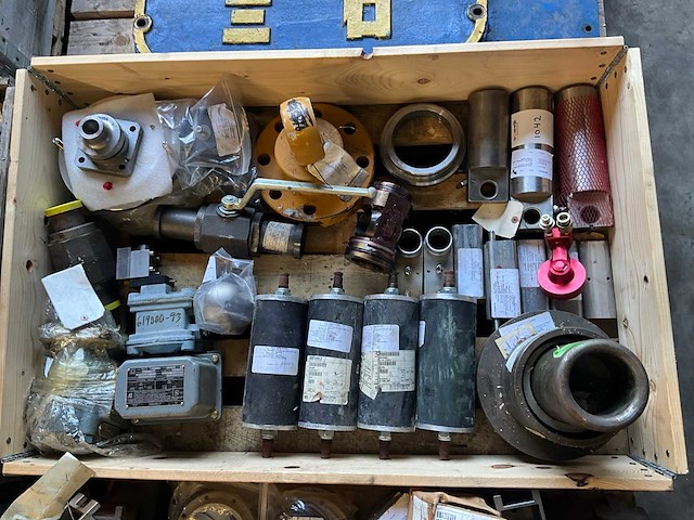 Diverse onderdelen, gereedschappen en accessoires - afbeelding 1 van  10