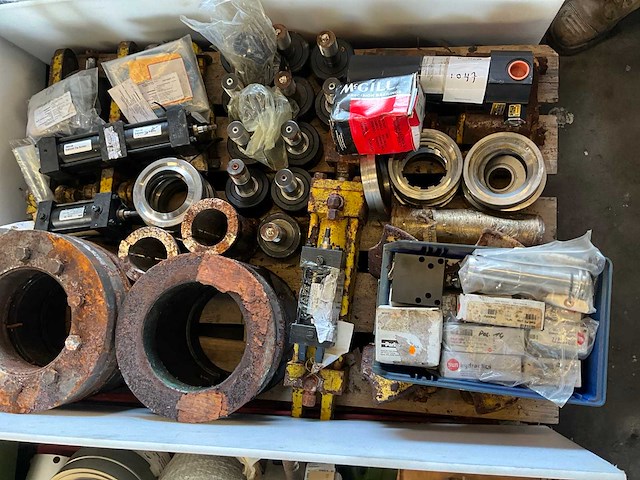 Diverse onderdelen, gereedschappen en accessoires - afbeelding 1 van  4