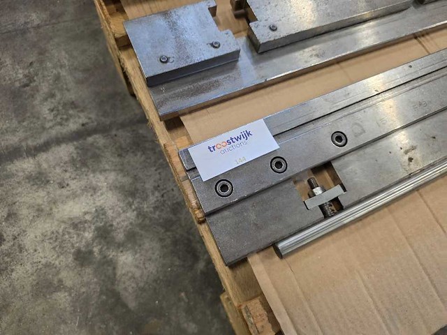 Diverse onderdelen, gereedschappen en accessoires - afbeelding 1 van  2