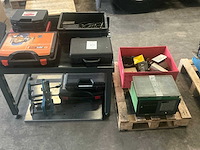 Diverse onderdelen, gereedschappen en hulpstukken