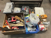 Diverse onderdelen, gereedschappen, schroeven en accessoires - afbeelding 1 van  2