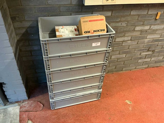 Diverse onderdelen in krat (6x) - afbeelding 1 van  9