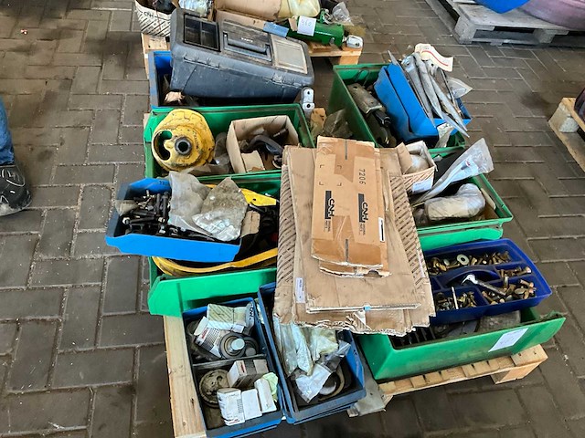 Diverse onderdelen ( new holland ) - afbeelding 1 van  6