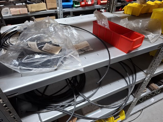 Diverse onderdelen o.a. pneumatiek o.a. case en kuhn - afbeelding 6 van  7