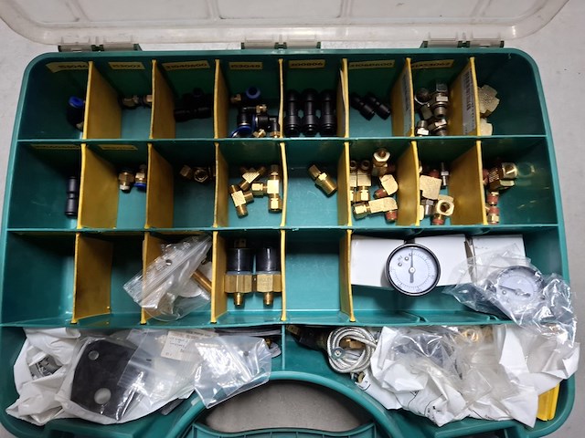 Diverse onderdelen o.a. pneumatiek - afbeelding 11 van  28