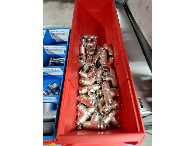 Diverse onderdelen o.a. pneumatiek - afbeelding 28 van  28