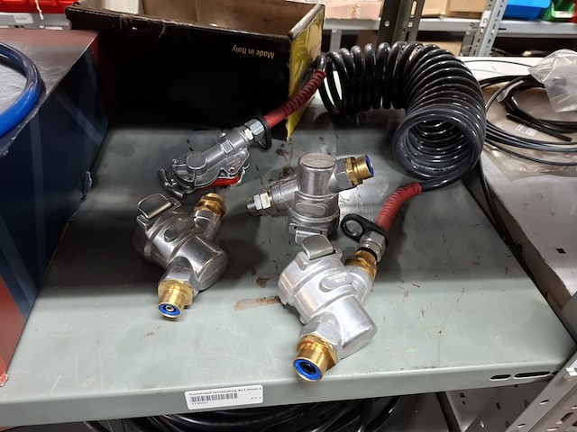 Diverse onderdelen o.a. pneumatiek - afbeelding 4 van  21