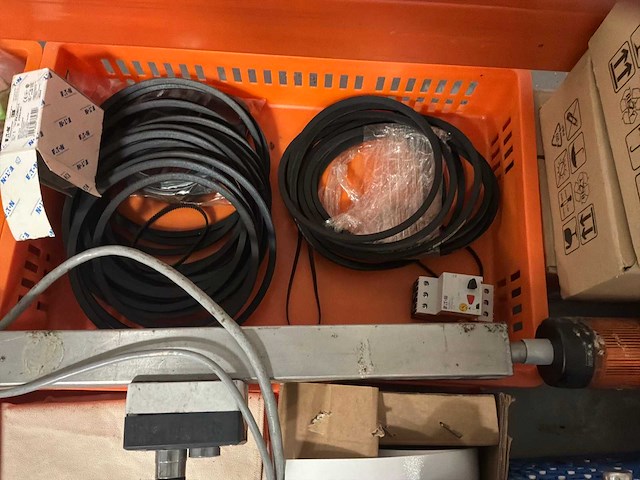 Diverse onderdelen tbv bakkerij machines - afbeelding 2 van  15