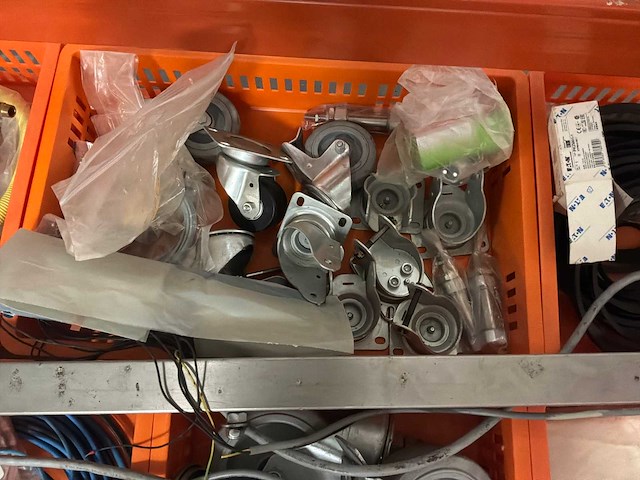 Diverse onderdelen tbv bakkerij machines - afbeelding 13 van  15