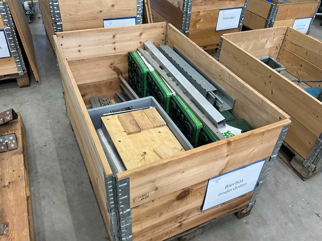 Diverse onderdelen t.b.v. bierbot - afbeelding 1 van  4