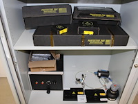 Diverse onderdelen t.b.v. testopstellingen/ prototypes in kast wo diodes en chips. - afbeelding 1 van  14