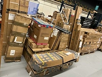 Diverse onderdelen voor stellingen, trampoline, stoelen enz