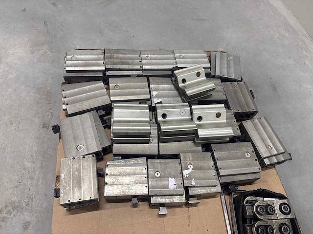 Diverse opspangereedschap (44x) - afbeelding 1 van  4