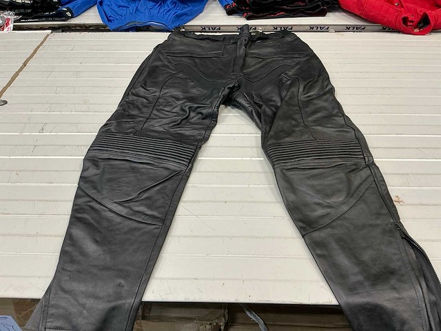 Diverse orina, cypro ledere motorbroek (8x) - afbeelding 2 van  12