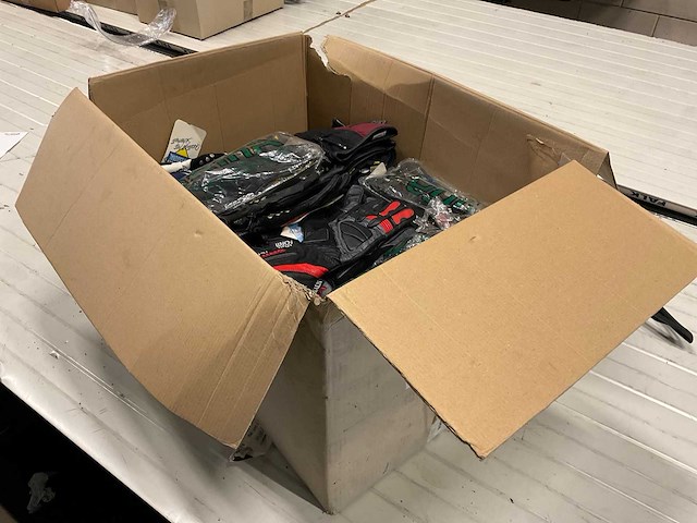 Diverse orina motorhandschoen (40x) - afbeelding 1 van  7