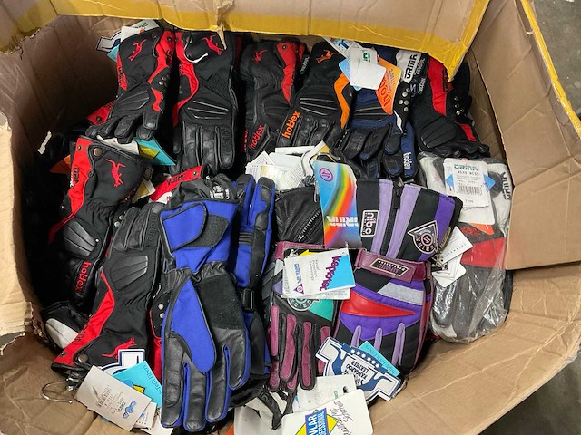 Diverse orina motorhandschoen (85x) - afbeelding 1 van  9