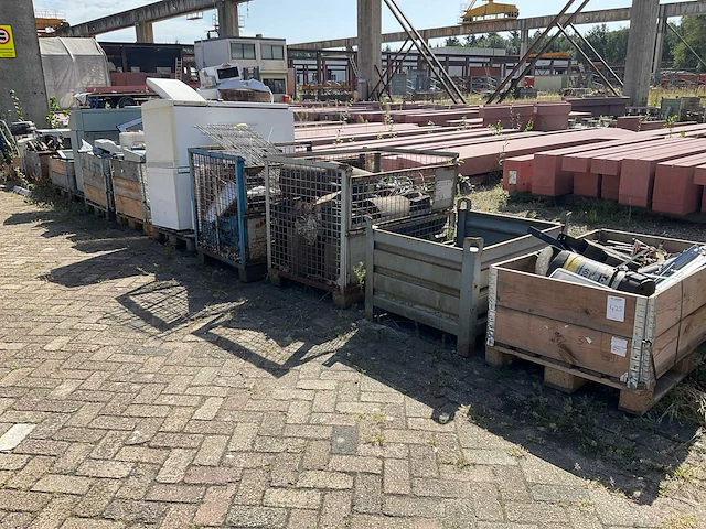 Diverse oud ijzer - afbeelding 1 van  15