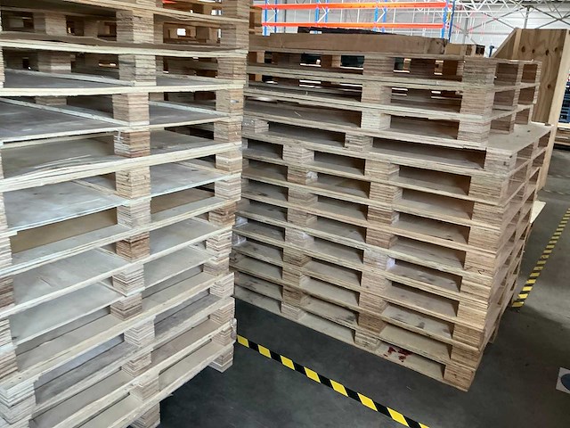 Diverse pallets - afbeelding 9 van  17