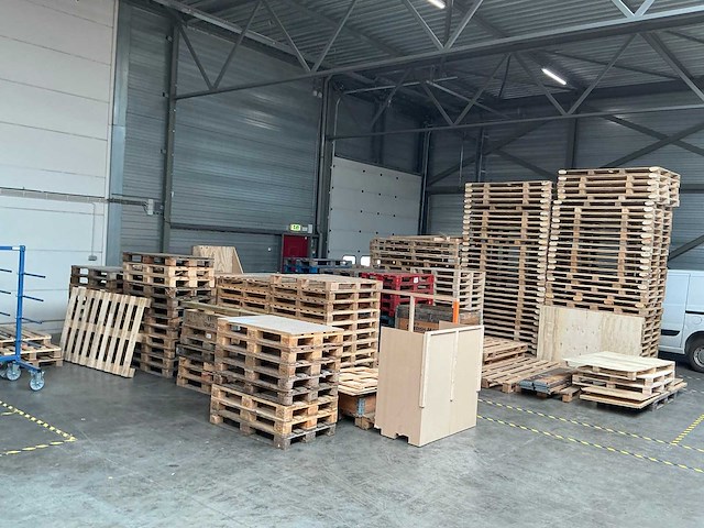Diverse pallets - afbeelding 1 van  17