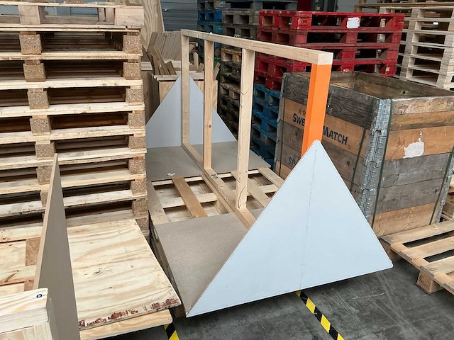 Diverse pallets - afbeelding 15 van  17