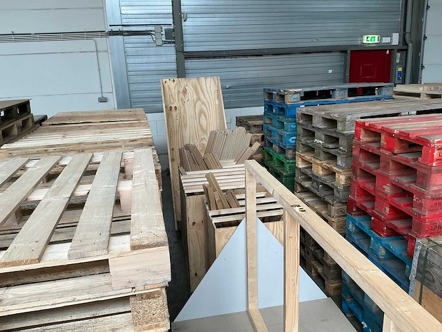 Diverse pallets - afbeelding 16 van  17