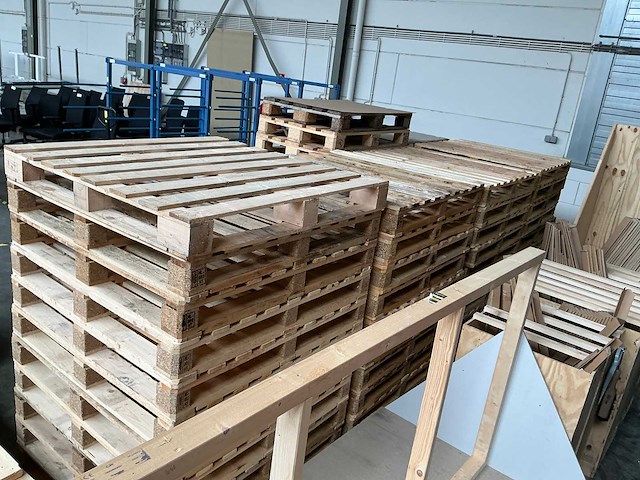 Diverse pallets - afbeelding 17 van  17
