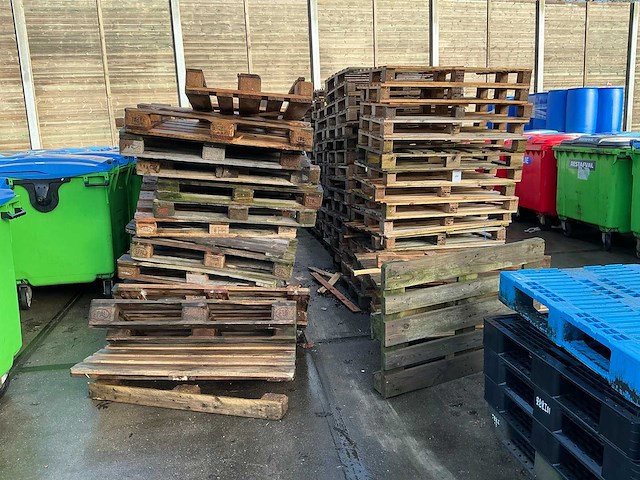 Diverse pallets - afbeelding 2 van  2