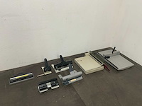 Diverse papier snij apparaten en perforators (7x) - afbeelding 1 van  12