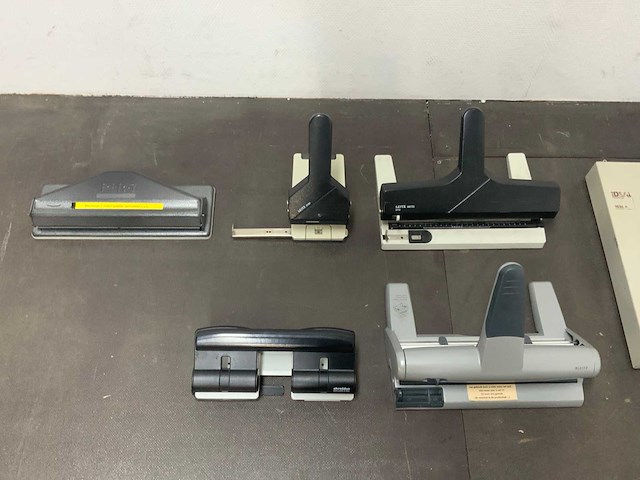 Diverse papier snij apparaten en perforators (7x) - afbeelding 10 van  12