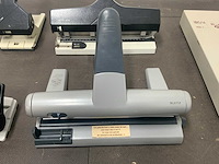 Diverse papier snij apparaten en perforators (7x) - afbeelding 11 van  12