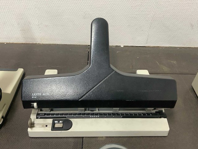 Diverse papier snij apparaten en perforators (7x) - afbeelding 12 van  12