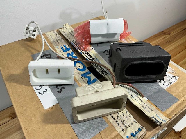 Diverse par onderdelen - various light equipment - afbeelding 1 van  4