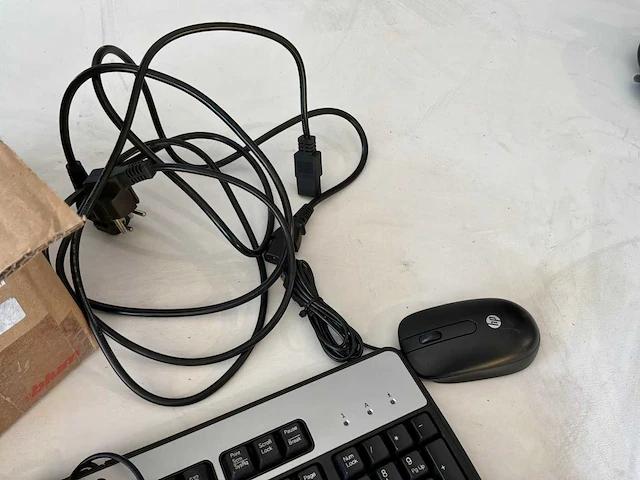 Diverse pc toebehoren en stekkerdozen - afbeelding 2 van  4