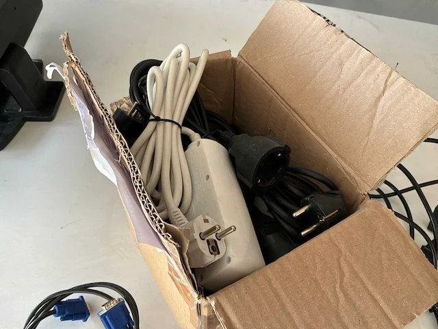 Diverse pc toebehoren en stekkerdozen - afbeelding 3 van  4