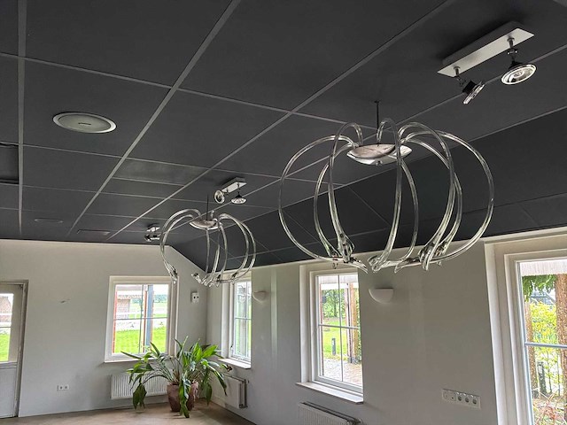 Diverse plafond- en hangverlichting - afbeelding 1 van  13