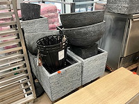 Diverse plantenbakken en vuurkorven - afbeelding 1 van  6