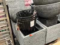 Diverse plantenbakken en vuurkorven - afbeelding 3 van  6