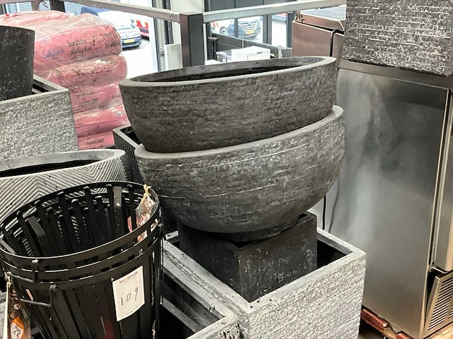 Diverse plantenbakken en vuurkorven - afbeelding 4 van  6