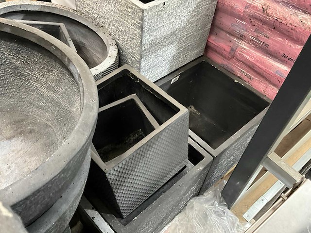 Diverse plantenbakken en vuurkorven - afbeelding 6 van  6