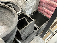 Diverse plantenbakken en vuurkorven - afbeelding 6 van  6